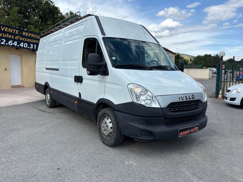IVECO Daily 35S15 2.3 146ch 3pl CAMION AMENAGÉ / GALERIE DE TOIT / ATTELAGE