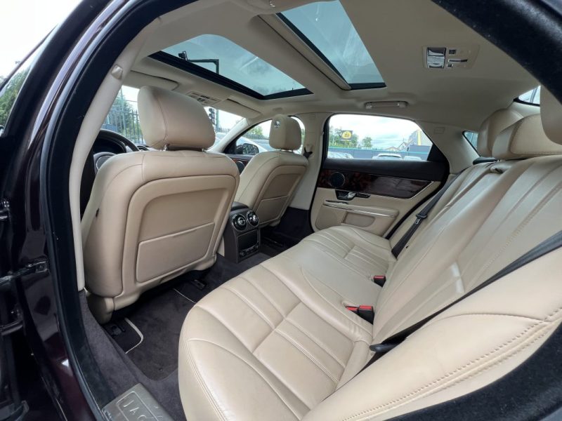 JAGUAR XJ 351 LUXE PREMIUM 3.0 V6 275 Cv BOITE AUTO CUIR TOIT OUVRANT 82 600 Kms - GARANTIE 1 AN