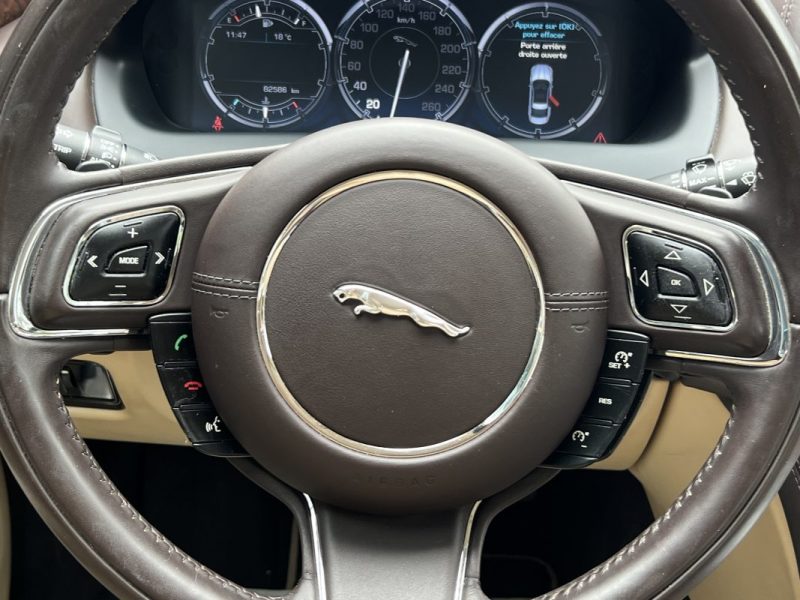 JAGUAR XJ 351 LUXE PREMIUM 3.0 V6 275 Cv BOITE AUTO CUIR TOIT OUVRANT 82 600 Kms - GARANTIE 1 AN