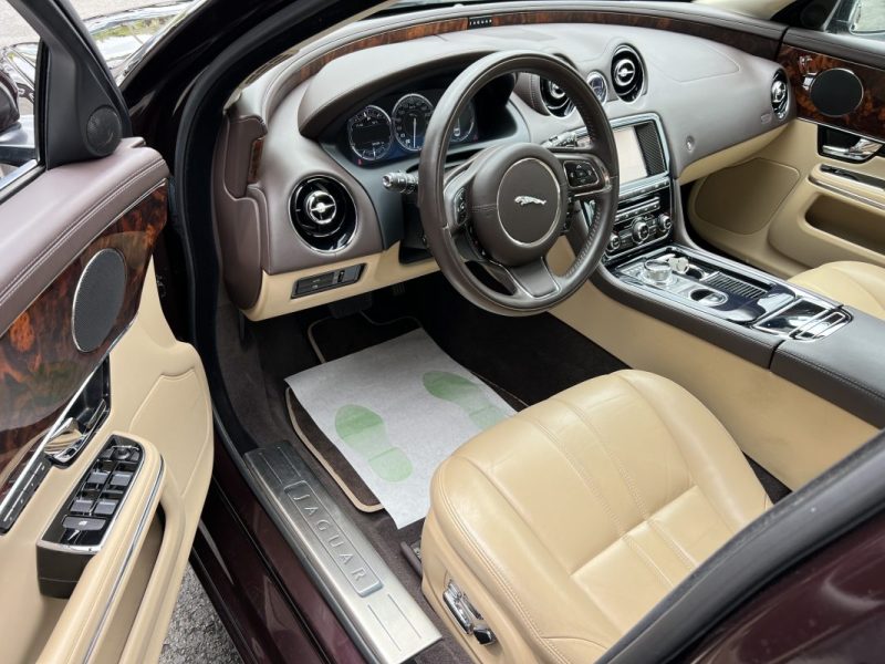 JAGUAR XJ 351 LUXE PREMIUM 3.0 V6 275 Cv BOITE AUTO CUIR TOIT OUVRANT 82 600 Kms - GARANTIE 1 AN