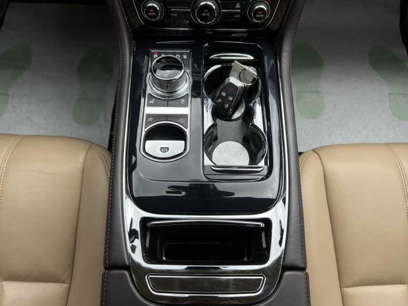 JAGUAR XJ 351 LUXE PREMIUM 3.0 V6 275 Cv BOITE AUTO CUIR TOIT OUVRANT 82 600 Kms - GARANTIE 1 AN