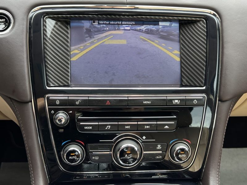 JAGUAR XJ 351 LUXE PREMIUM 3.0 V6 275 Cv BOITE AUTO CUIR TOIT OUVRANT 82 600 Kms - GARANTIE 1 AN
