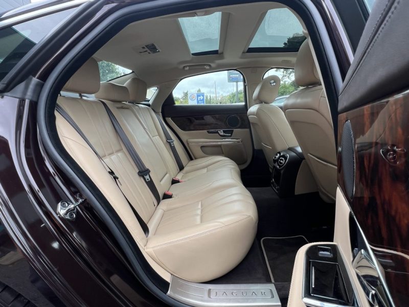 JAGUAR XJ 351 LUXE PREMIUM 3.0 V6 275 Cv BOITE AUTO CUIR TOIT OUVRANT 82 600 Kms - GARANTIE 1 AN