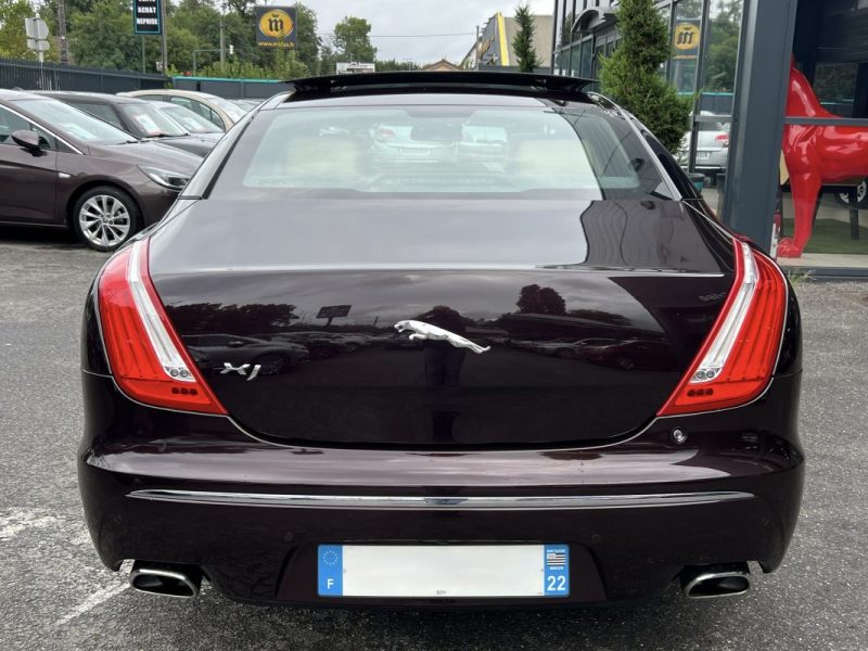 JAGUAR XJ 351 LUXE PREMIUM 3.0 V6 275 Cv BOITE AUTO CUIR TOIT OUVRANT 82 600 Kms - GARANTIE 1 AN