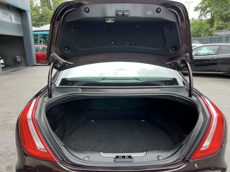 JAGUAR XJ 351 LUXE PREMIUM 3.0 V6 275 Cv BOITE AUTO CUIR TOIT OUVRANT 82 600 Kms - GARANTIE 1 AN