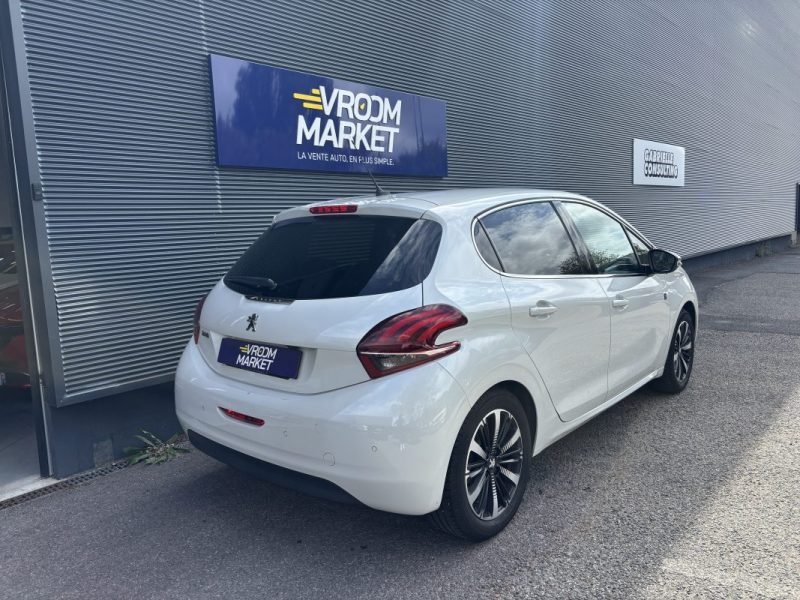 PEUGEOT 2081.2 PureTech 110ch GT Line APPLE CARPLAY / CAMERA DE RECUL