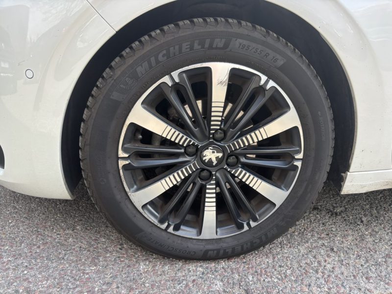 PEUGEOT 2081.2 PureTech 110ch GT Line APPLE CARPLAY / CAMERA DE RECUL