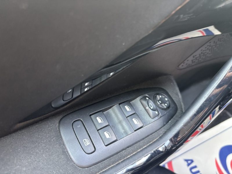 PEUGEOT 2081.2 PureTech 110ch GT Line APPLE CARPLAY / CAMERA DE RECUL