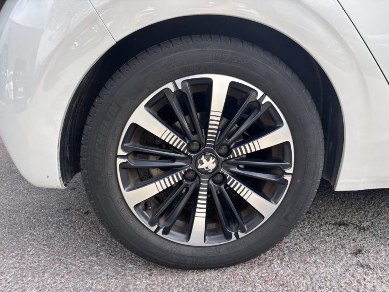 PEUGEOT 2081.2 PureTech 110ch GT Line APPLE CARPLAY / CAMERA DE RECUL