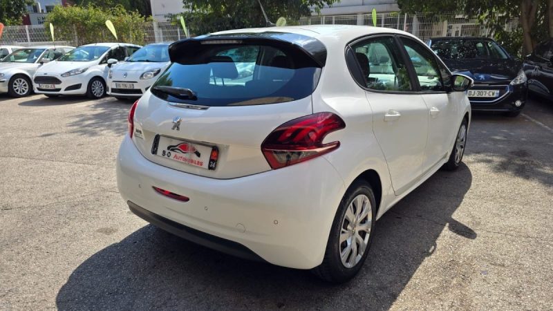 Peugeot 208 1.6 Blue-HDi 100ch, *Clim*, *Entretien exclusif Peugeot*, *Idéale jeune conducteur*