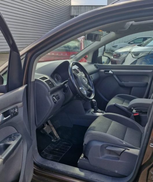 VOLKSWAGEN TOURAN 2012