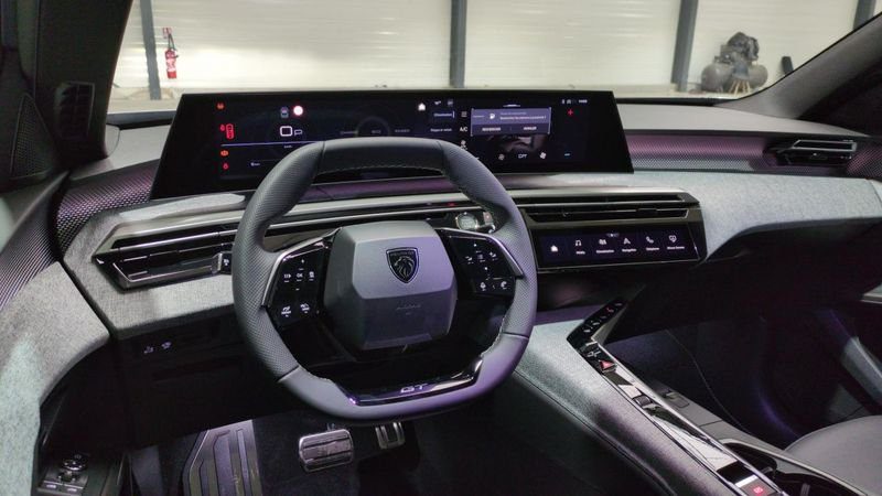 Peugeot 3008 nouveau Hybrid 145 e-dcs6 gt + toit pano + pack 360 vision & drive assist plus