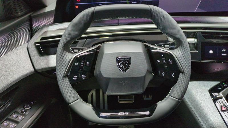 Peugeot 3008 nouveau Hybrid 145 e-dcs6 gt + toit pano + pack 360 vision & drive assist plus