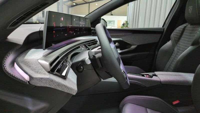 Peugeot 3008 nouveau Hybrid 145 e-dcs6 gt + toit pano + pack 360 vision & drive assist plus