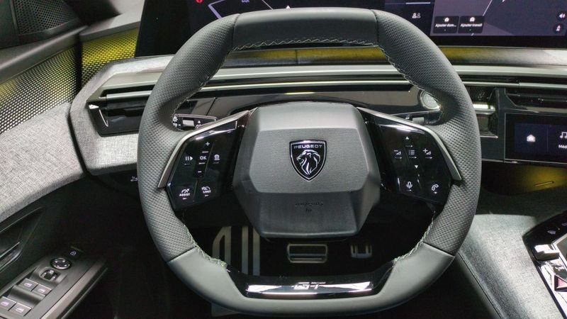 Peugeot 3008 nouveau Hybrid 145 e-dcs6 gt + toit pano + pack 360 vision & drive assist plus