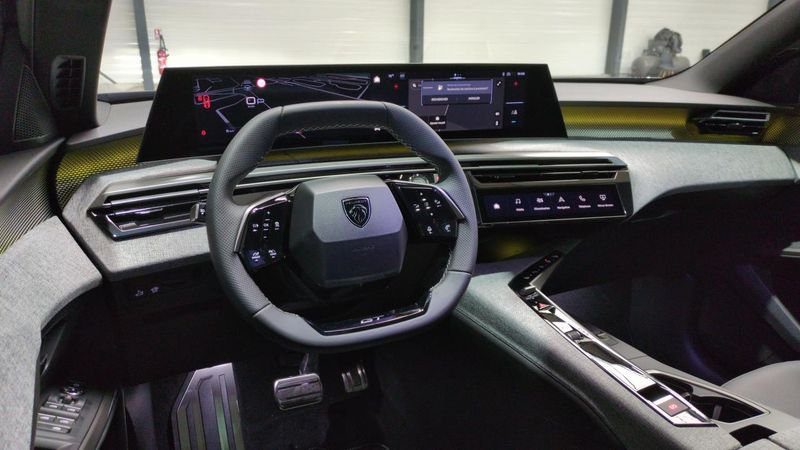 Peugeot 3008 nouveau Hybrid 145 e-dcs6 gt + toit pano + pack 360 vision & drive assist plus