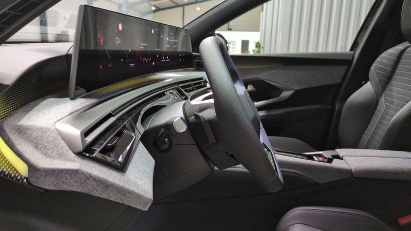 Peugeot 3008 nouveau Hybrid 145 e-dcs6 gt + toit pano + pack 360 vision & drive assist plus