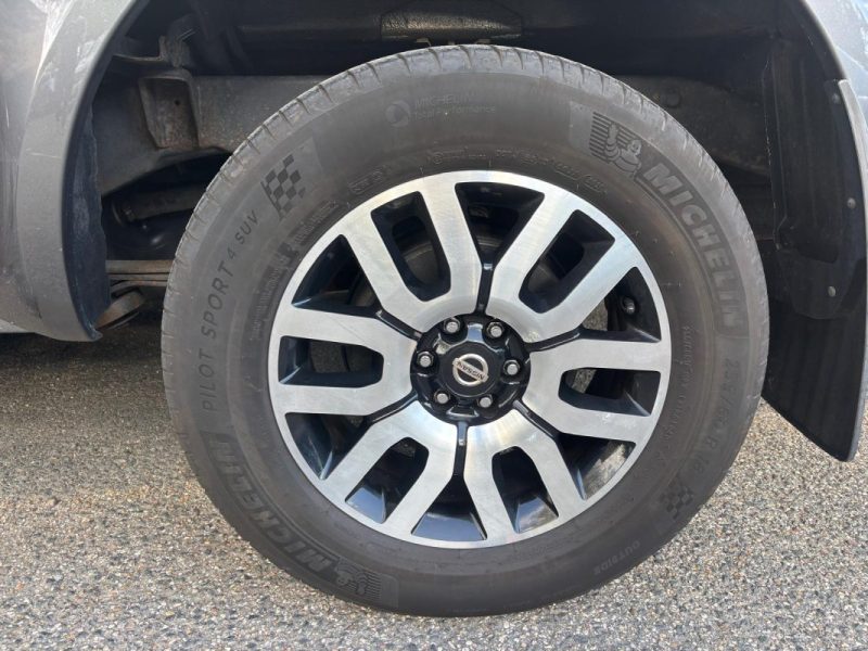 NISSAN NAVARA 3.0 DCI V6 Pickup double cabine 4WD 231 cv