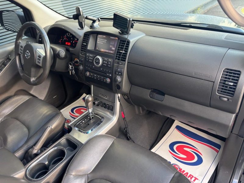 NISSAN NAVARA 3.0 DCI V6 Pickup double cabine 4WD 231 cv