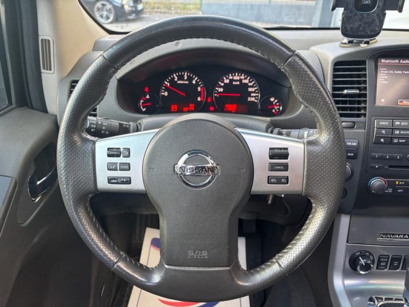 NISSAN NAVARA 3.0 DCI V6 Pickup double cabine 4WD 231 cv