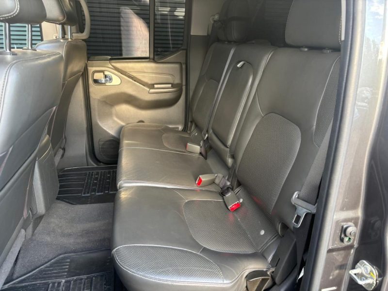 NISSAN NAVARA 3.0 DCI V6 Pickup double cabine 4WD 231 cv