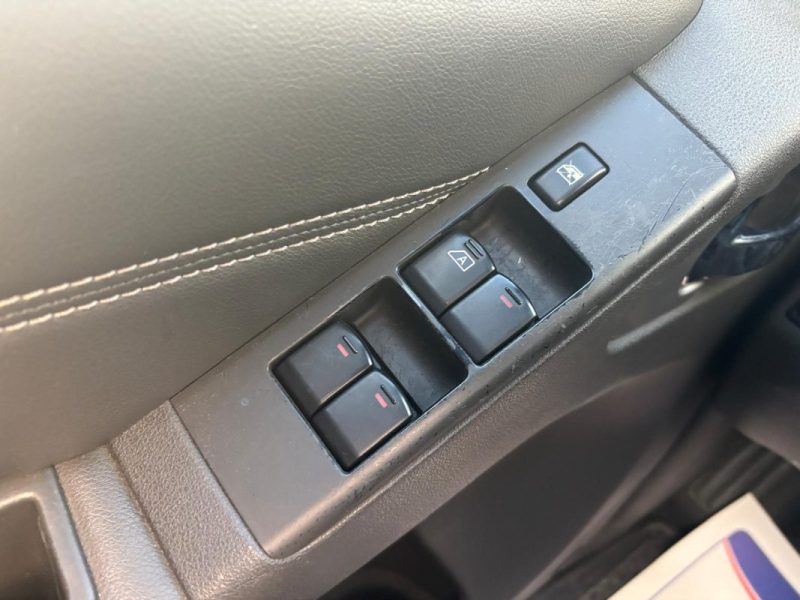 NISSAN NAVARA 3.0 DCI V6 Pickup double cabine 4WD 231 cv