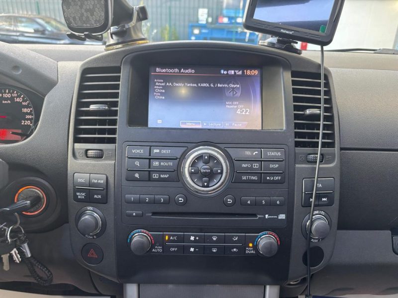 NISSAN NAVARA 3.0 DCI V6 Pickup double cabine 4WD 231 cv