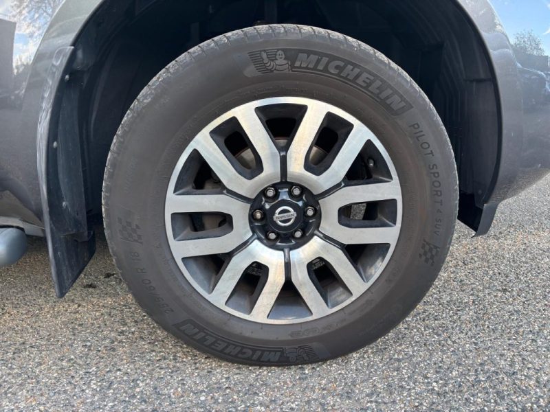 NISSAN NAVARA 3.0 DCI V6 Pickup double cabine 4WD 231 cv