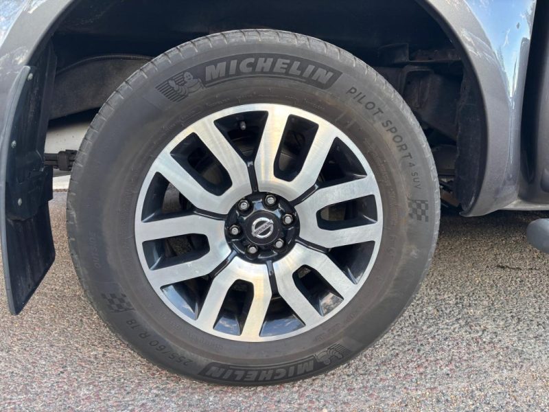 NISSAN NAVARA 3.0 DCI V6 Pickup double cabine 4WD 231 cv