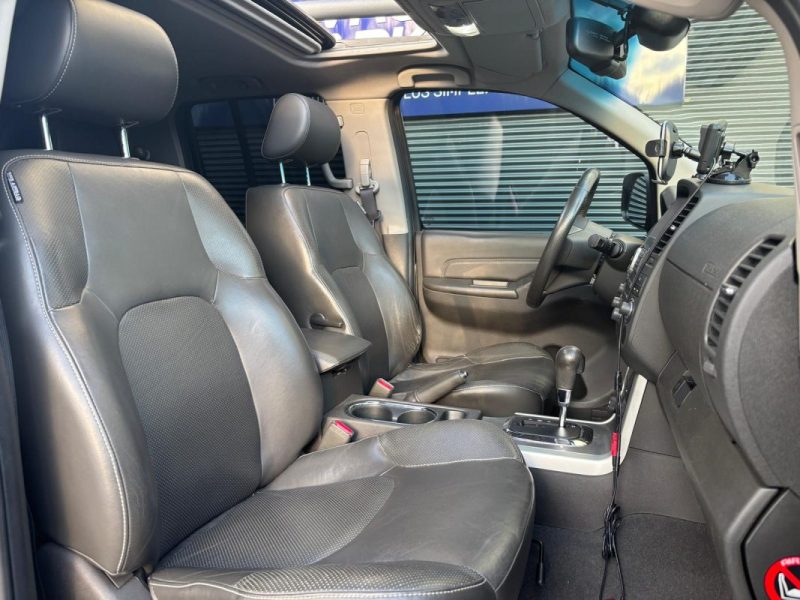 NISSAN NAVARA 3.0 DCI V6 Pickup double cabine 4WD 231 cv