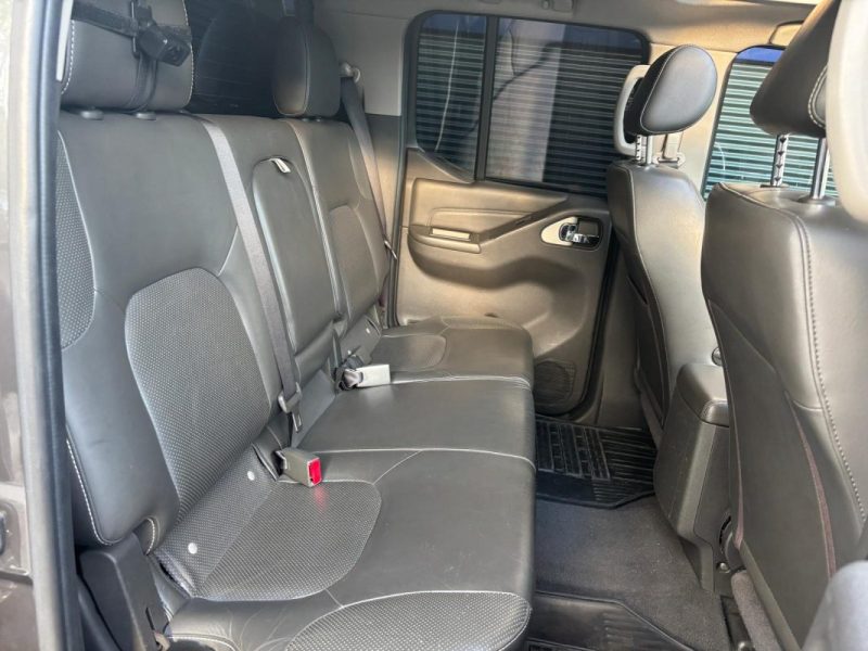 NISSAN NAVARA 3.0 DCI V6 Pickup double cabine 4WD 231 cv