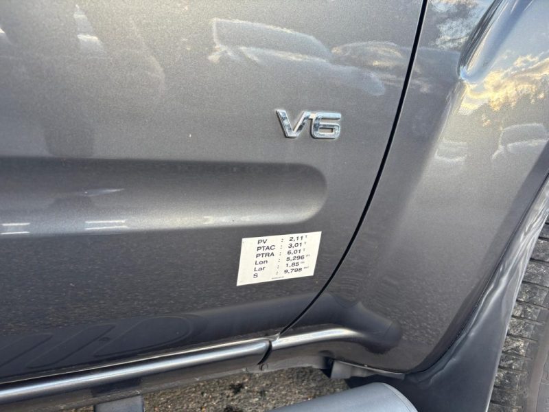 NISSAN NAVARA 3.0 DCI V6 Pickup double cabine 4WD 231 cv