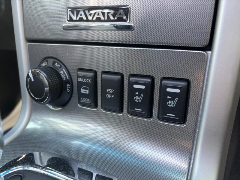 NISSAN NAVARA 3.0 DCI V6 Pickup double cabine 4WD 231 cv