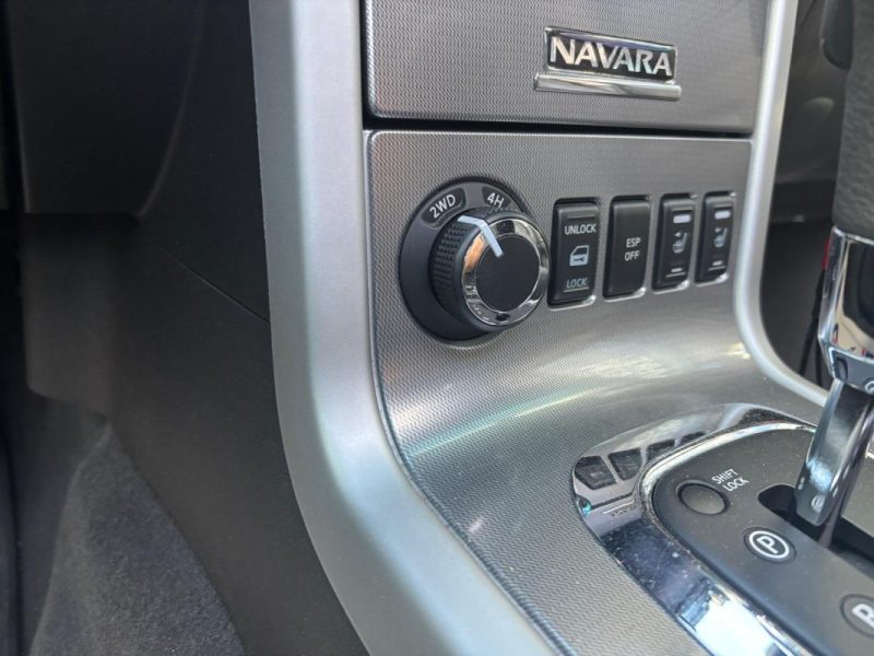 NISSAN NAVARA 3.0 DCI V6 Pickup double cabine 4WD 231 cv