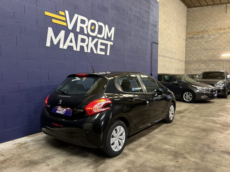 PEUGEOT 208 2015