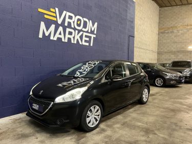 PEUGEOT 208 2015