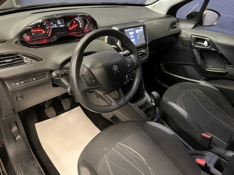 PEUGEOT 208 2015