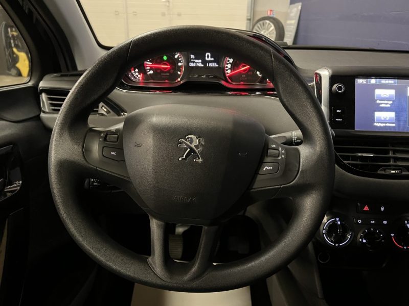 PEUGEOT 208 2015