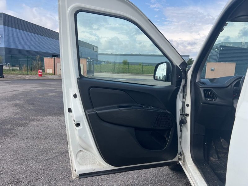 FIAT DOBLO CARGO 1.4 L 95 ch PACK USB CLIM TVA RECUPERABLE