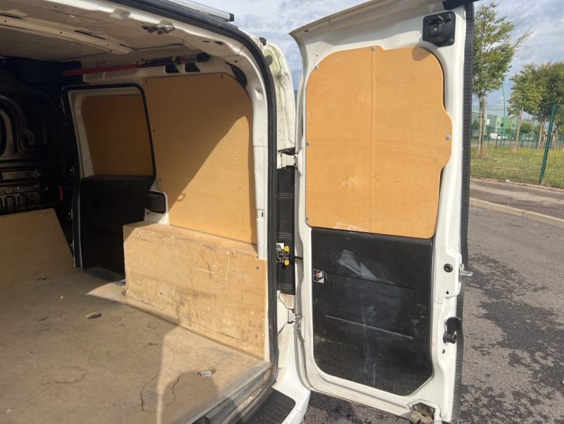 FIAT DOBLO CARGO 1.4 L 95 ch PACK USB CLIM TVA RECUPERABLE
