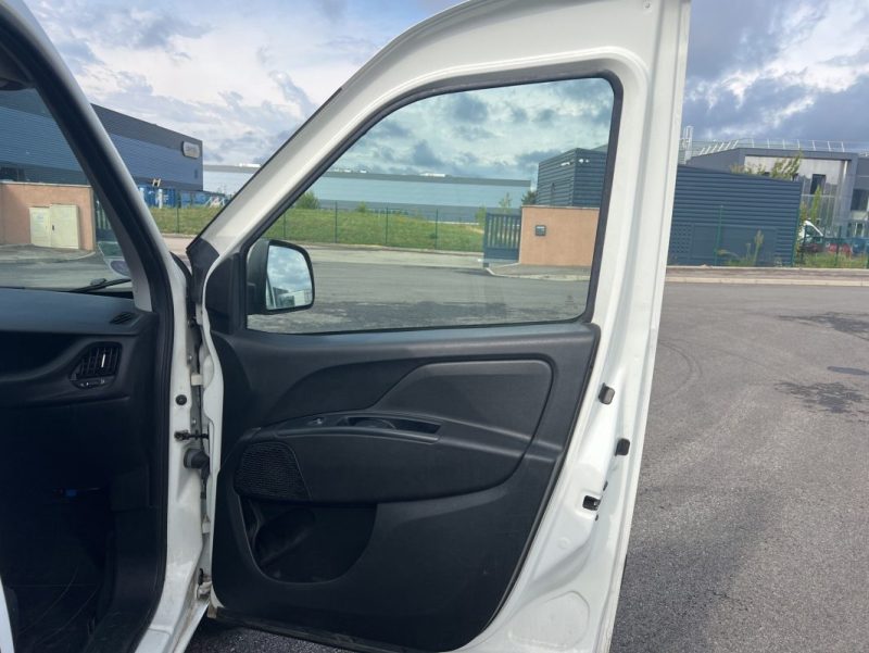 FIAT DOBLO CARGO 1.4 L 95 ch PACK USB CLIM TVA RECUPERABLE