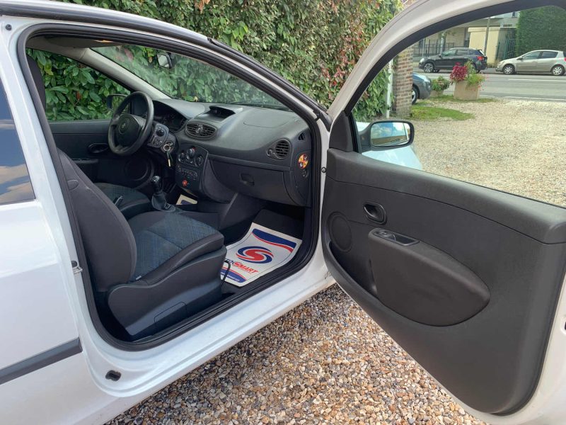 RENAULT CLIO 2009 AUTHENTIQUE 1.5DCI 70