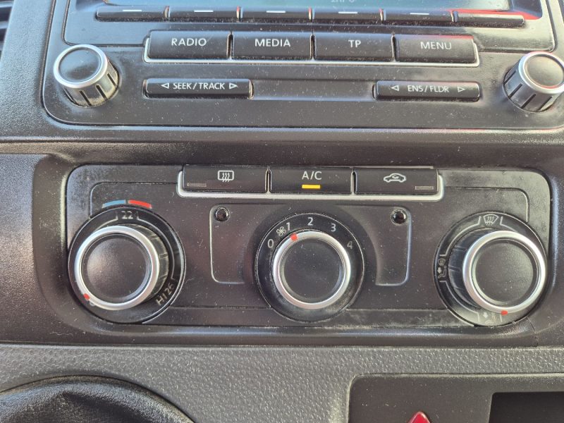 VOLKSWAGEN TRANSPORTER 2012