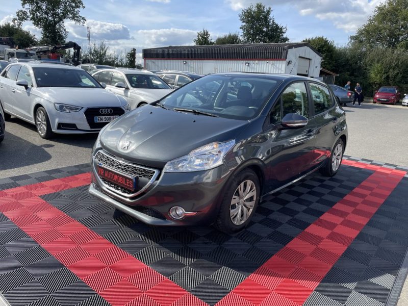 PEUGEOT 208 2013
