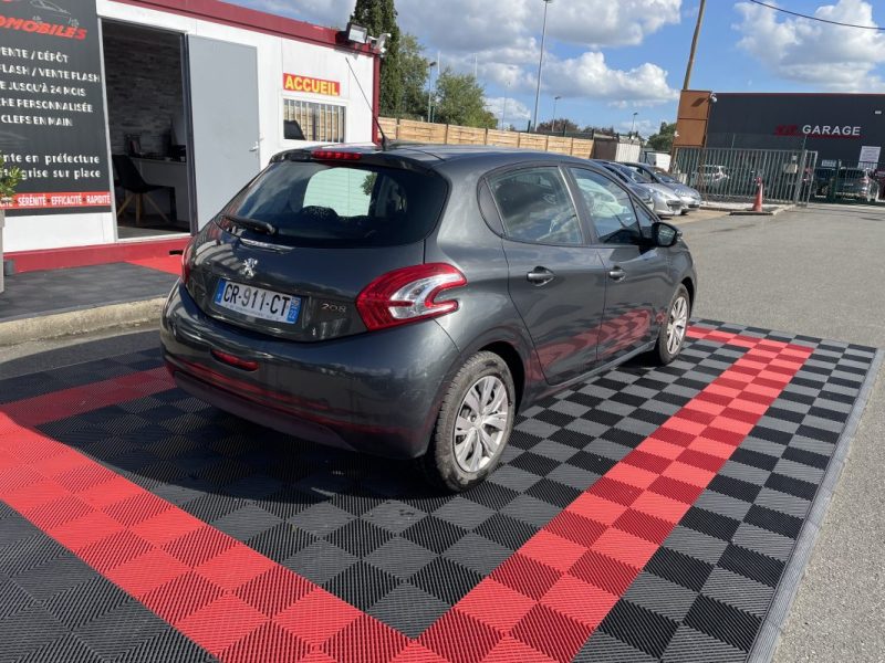 PEUGEOT 208 2013
