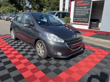 PEUGEOT 208 2013