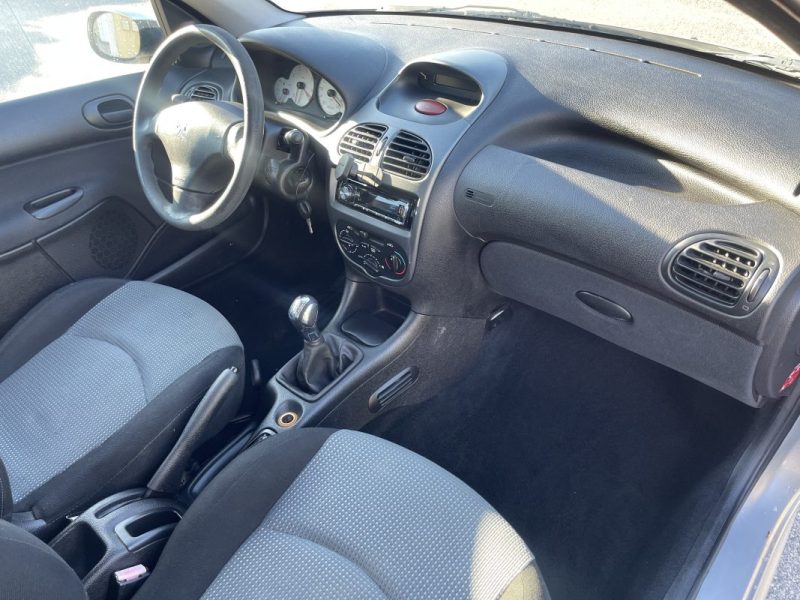 PEUGEOT 206 2004