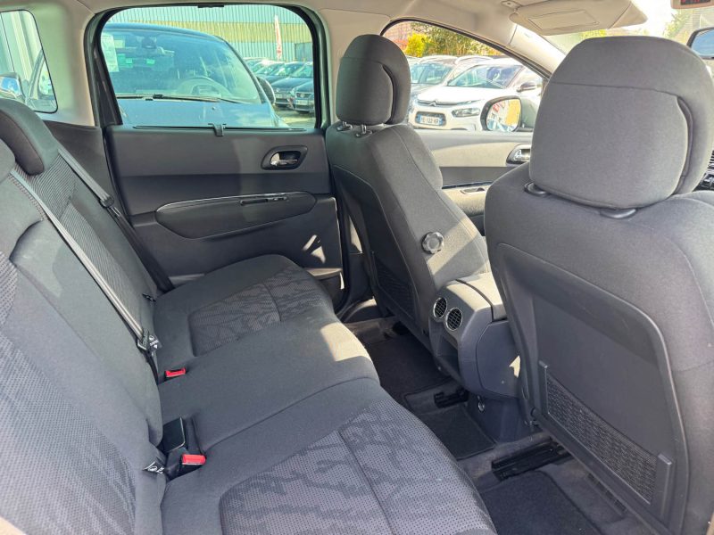 PEUGEOT 3008 1.6 HDi 112 Business Pack