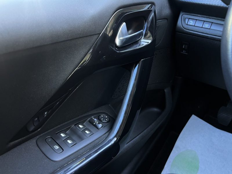 PEUGEOT 208 PHASE 2 SIGNATURE 1.2 82 Cv APPLE CARPLAY & ANDROID / CAMERA CRIT AIR 1 - GARANTIE 1 AN