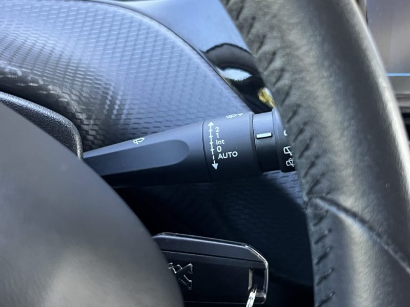 PEUGEOT 208 PHASE 2 SIGNATURE 1.2 82 Cv APPLE CARPLAY & ANDROID / CAMERA CRIT AIR 1 - GARANTIE 1 AN